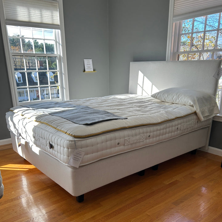 FLOOR MODEL: Queen-Size Vispring Baronet Superb Mattress Set